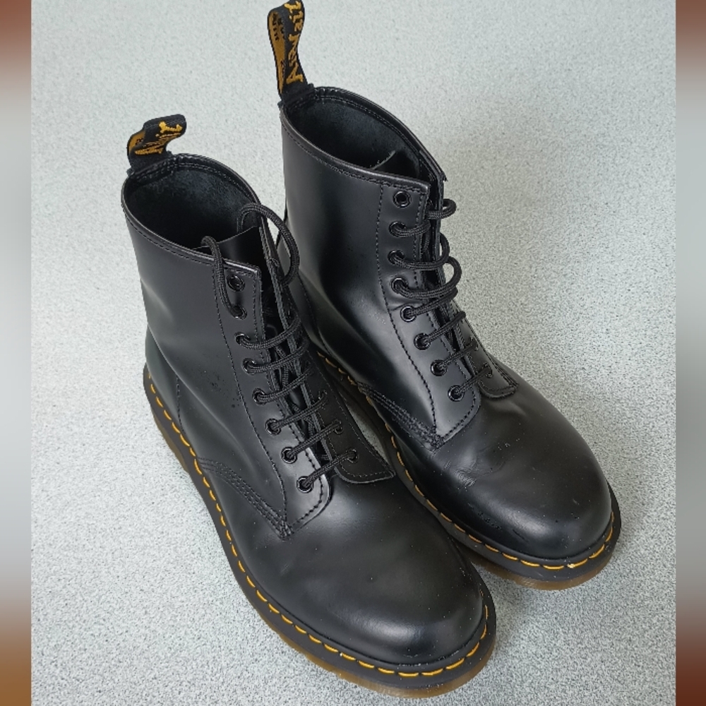 Dr. Martens Black 8-eye 1460 Boots Mens Size 11 Style 11822